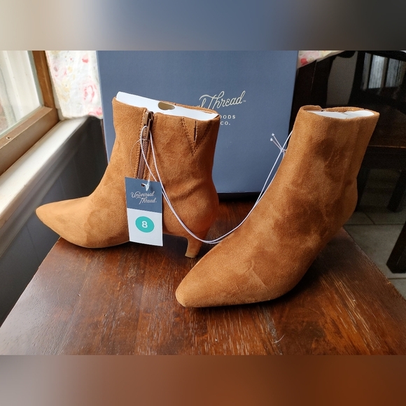 Universal Thread Women's Brown Suede Ankle Boots. Size 8 - Picture 2 of 6